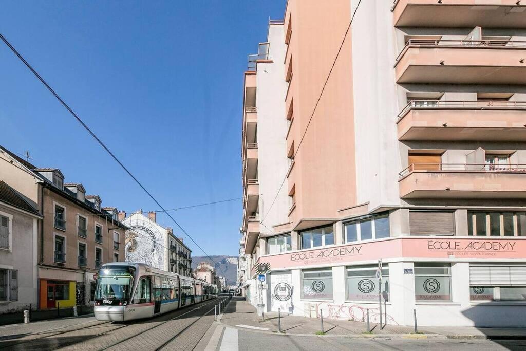 600M Gare Et 400M Gem: Lit Double, Wifi Fibre Apartment Grenoble Exterior photo